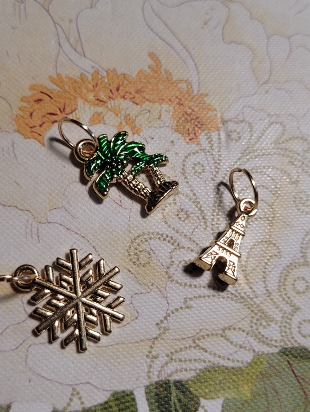 💚Free In Any Bundle Over $10 Charm Set for Kids